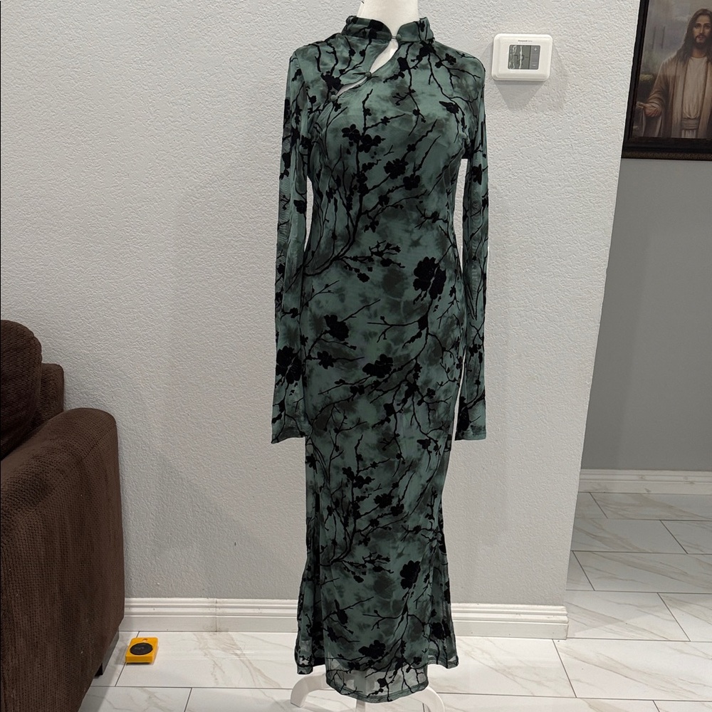 Fashion Nova Green and Black Floral Long Sleeve Dress - Picture 3 of 6